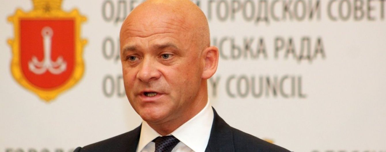 Після повернення до України мера Одеси Труханова одразу ж затримали в аеропорту