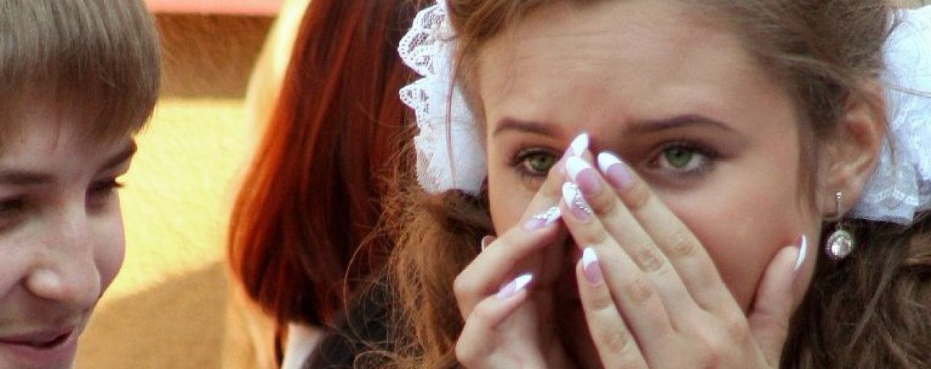 Випускники шкіл ризикують отримати атестати із запізненням