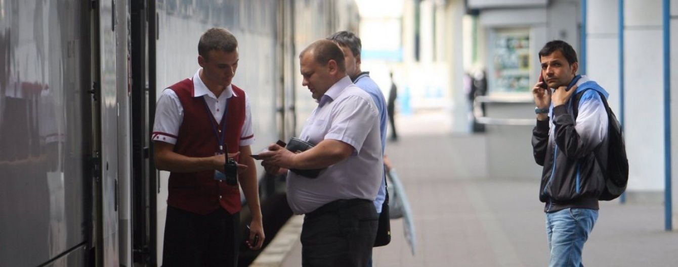 Білорусь відмовилася пускати потяги в окупований Крим