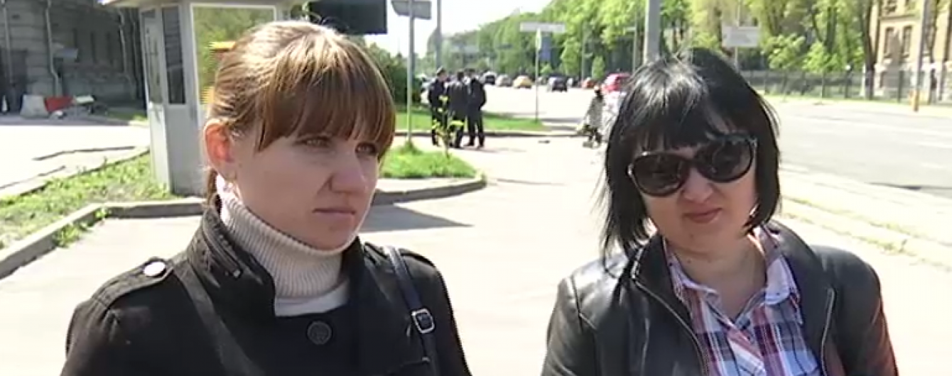 У Києві солдатські матері перекрили жвавий проспект біля посольства РФ
