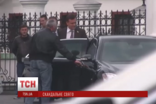 Гості на VIP-іномарках та агресивні козаки. Подробиці святкування ювілею намісника Лаври Павла