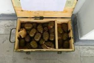 На Луганщині бойовики переховували вкрадений арсенал зброї