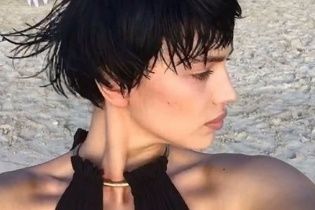 Шейк у новому образі вразила схожістю на головну героїню стрічки "Леон"