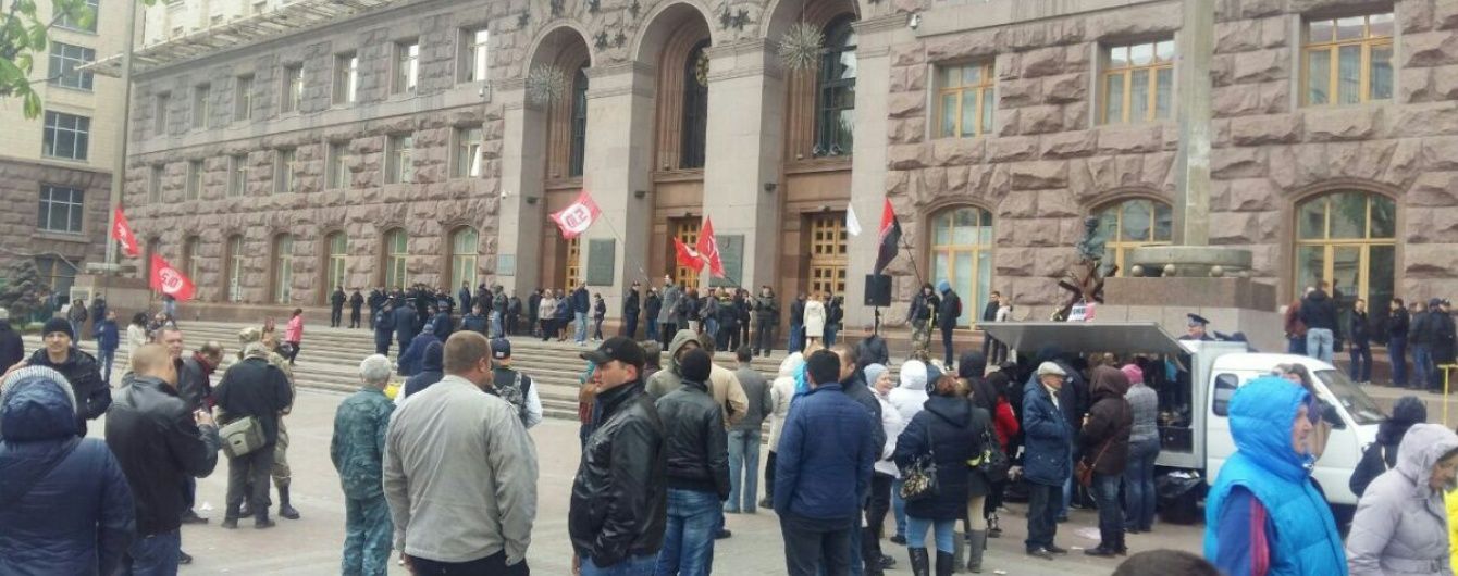 Унаслідок сутичок під КМДА п'ять осіб отримали травми