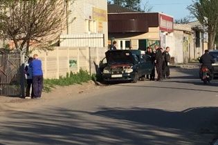 У Генічеську попередили теракт: Daewoo Lanos в центрі міста був нашпигований пакетами з вибухівкою