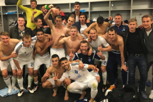 Свято у роздягальні: чемпіонське фото "Динамо"