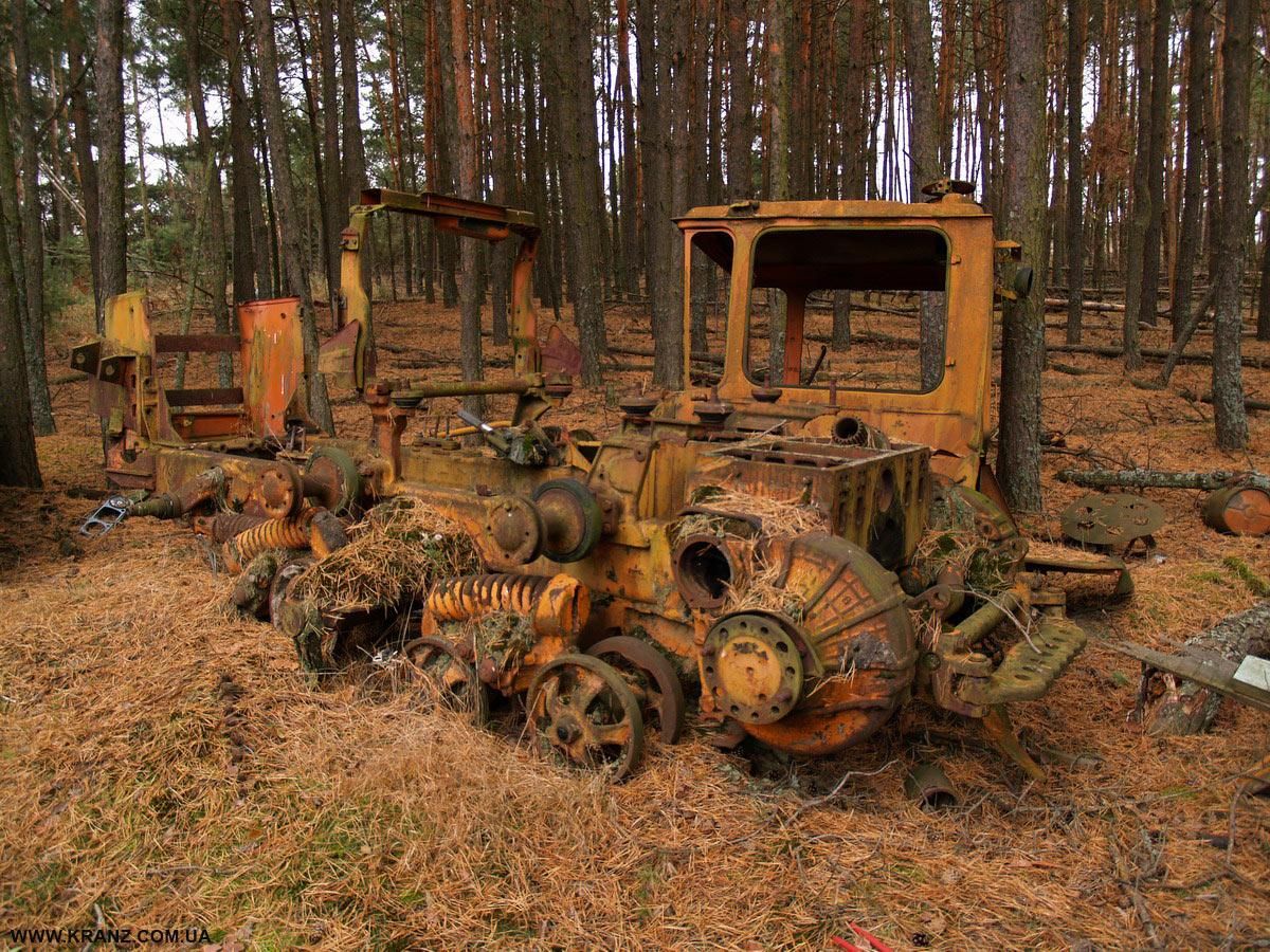 Покинута техніка у лісі під Прип'яттю