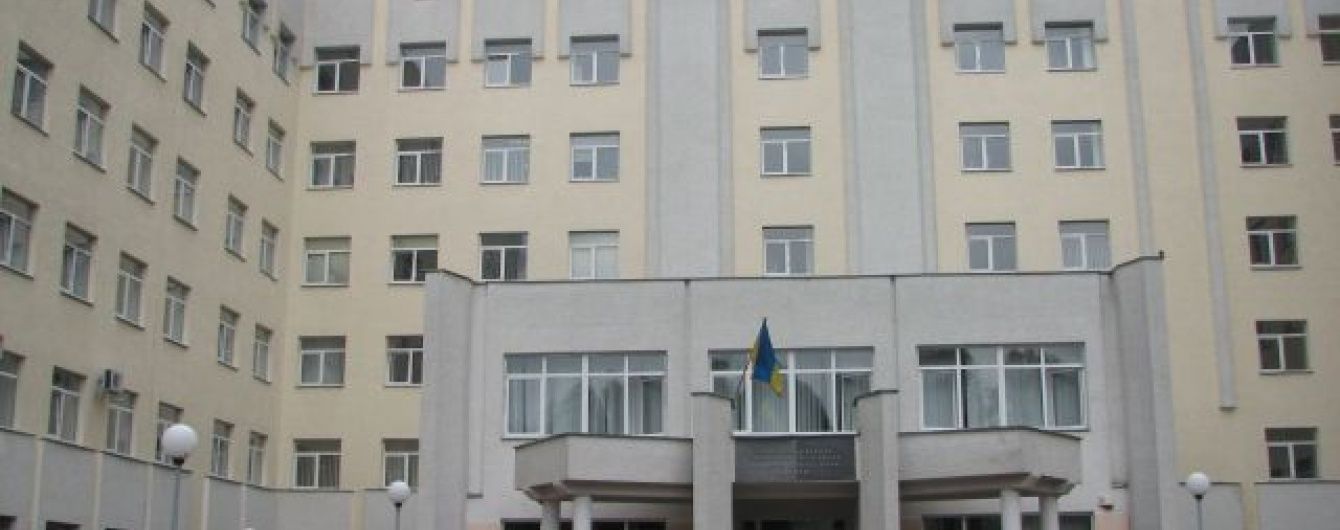 У Львові з вікна онкоцентру викинувся чоловік
