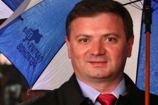 Екс-регіонал та прихильник сепаратистів погрожує чиновнику КМДА через знесений літній майданчик