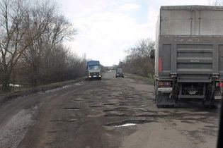Уряд виділив 330 млн грн на ремонт найгірших ділянок "пекельної" траси Дніпропетровськ-Кривий Ріг