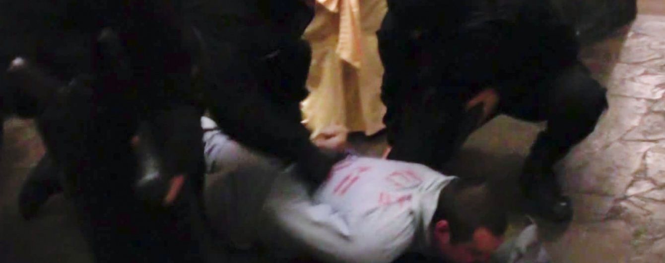 На волі попри вирок у 8 років: чоловіка, який збив на смерть АТОвця, амністували у суді