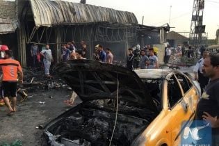 В Іраку потужний вибух біля мечеті забрав життя десятків осіб