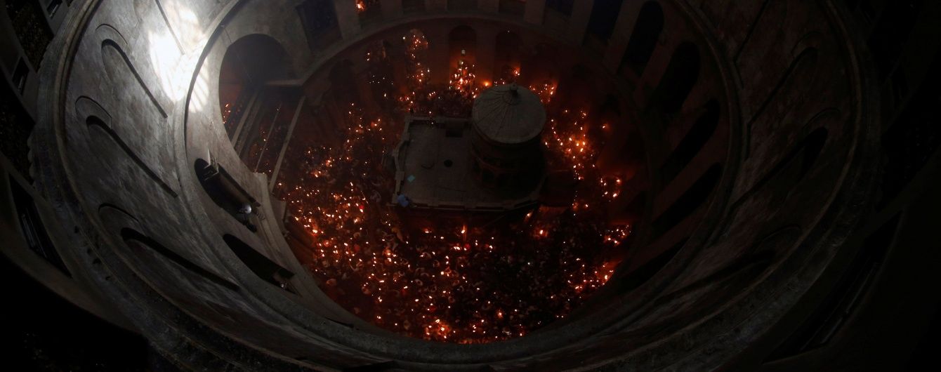 Благодатний вогонь зійшов у Храмі Гробу Господнього
