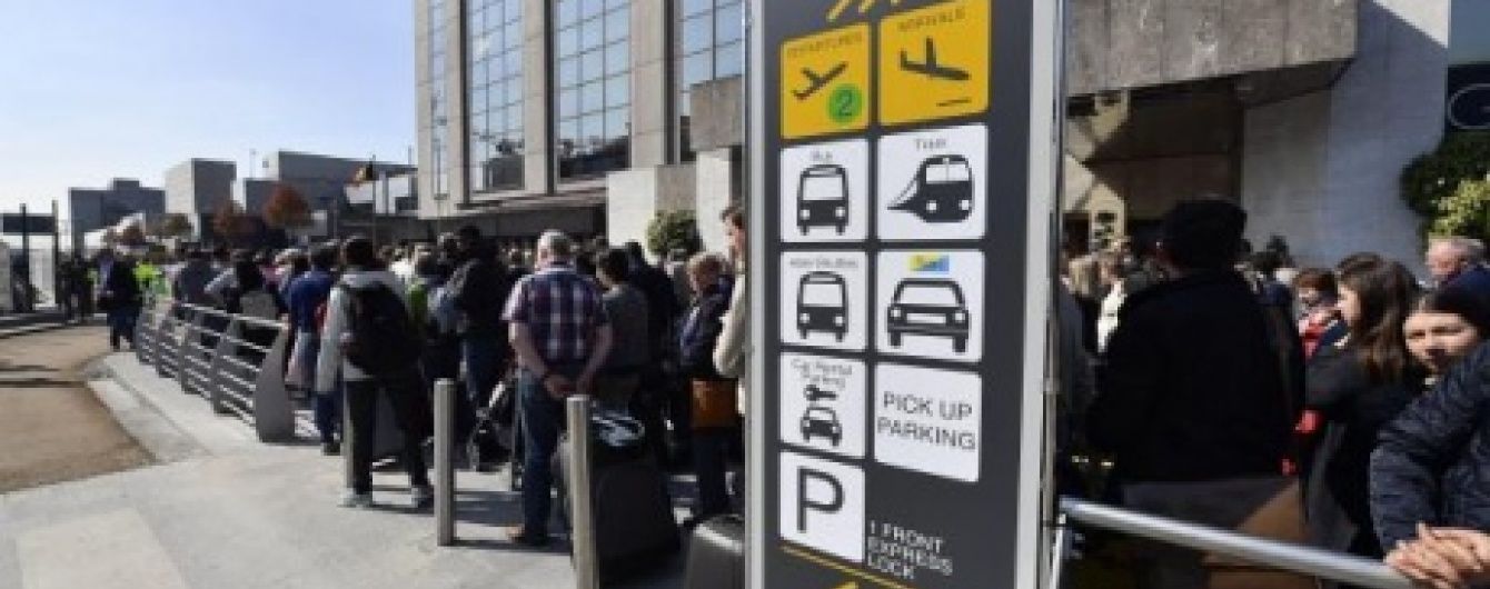 До відновленого після теракту аеропорту Брюсселя вишиковують величезні черги