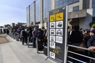 До відновленого після теракту аеропорту Брюсселя вишиковують величезні черги