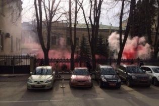 Стали відомі нові подробиці нічного нападу на українське посольство в Москві