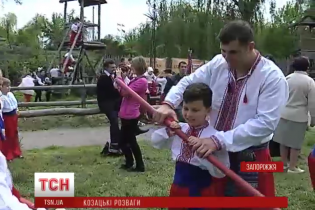 Стінка на стінку. Cвята в Запоріжжі традиційно закінчили масовою бійкою