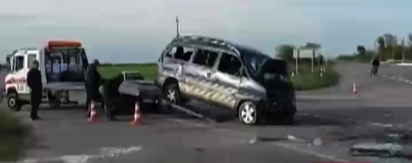 Дорогою з моря в жахливу аварію потрапили десятеро людей