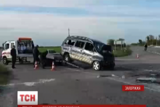 Дорогою з моря в жахливу аварію потрапили десятеро людей
