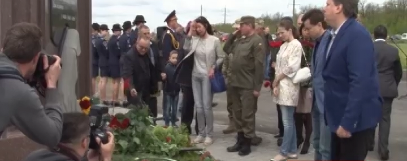 У Дніпропетровську в поминальні дні вшановують невідомих героїв АТО