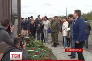 У Дніпропетровську в поминальні дні вшановують невідомих героїв АТО