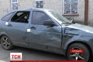 П'яний водій-підліток без прав збив подружжя з немовлям у візочку
