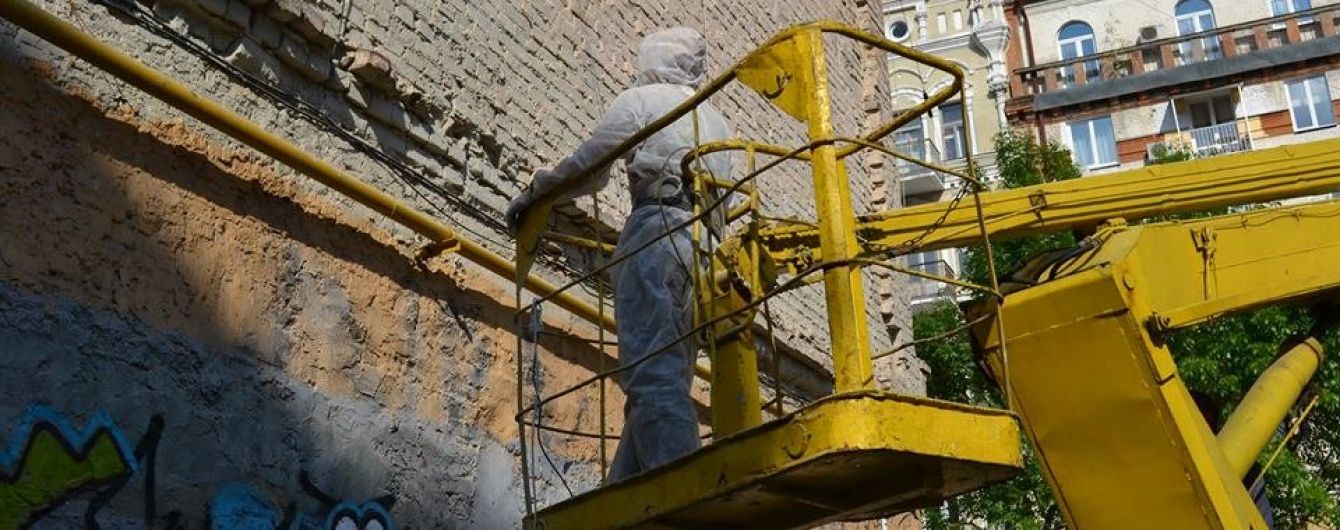 У Києві з'явиться новий мурал: на стіні будинку намалюють велику жовту синицю