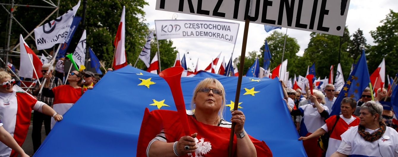У Варшаві більше 200 тисяч поляків вийшли на протест проти влади