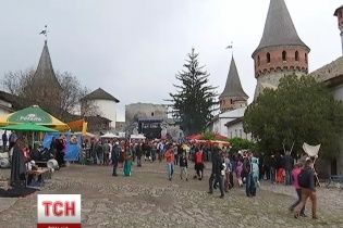 У Кам'янець-Подільську фортецю з музикою і зброєю повернулося Середньовіччя