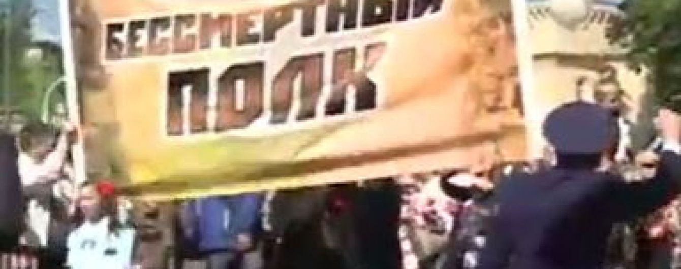 На акції до Дня перемоги у Києві через георгіївську стрічку побилися хлопець із жінкою
