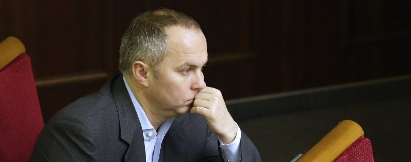 У Києві екс-регіонала Шуфрича намагались облити водою під вигуки "Ганьба!"