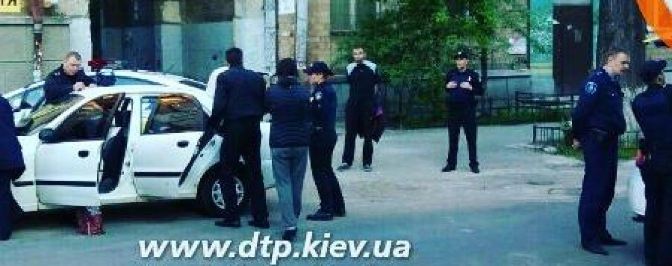 У Києві затримали чоловіка, який за ранок пограбував 12 автомобілів