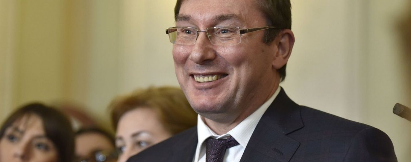 Провал закону під Луценка-генпрокурора й нові "гніздечка" чиновників Януковича. 5 головних новин дня