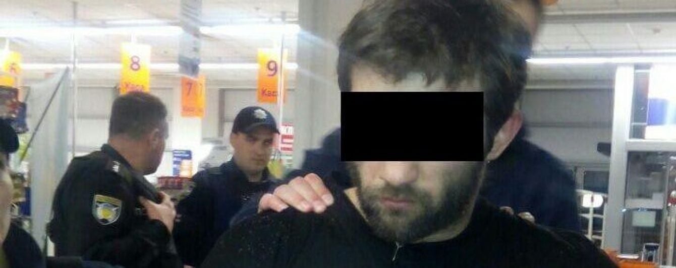 Опубліковано відео стрілянини у столичного поліцейського