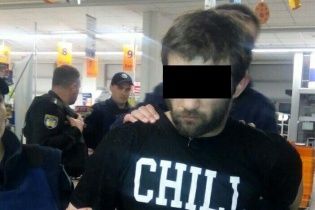 Опубліковано відео стрілянини у столичного поліцейського