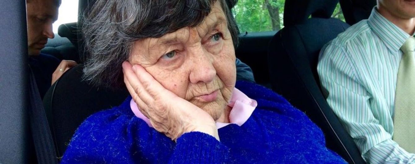 "Голуб'яточко моє": Мама Савченко написала доньці листа, якщо тюремники її так і не пустять