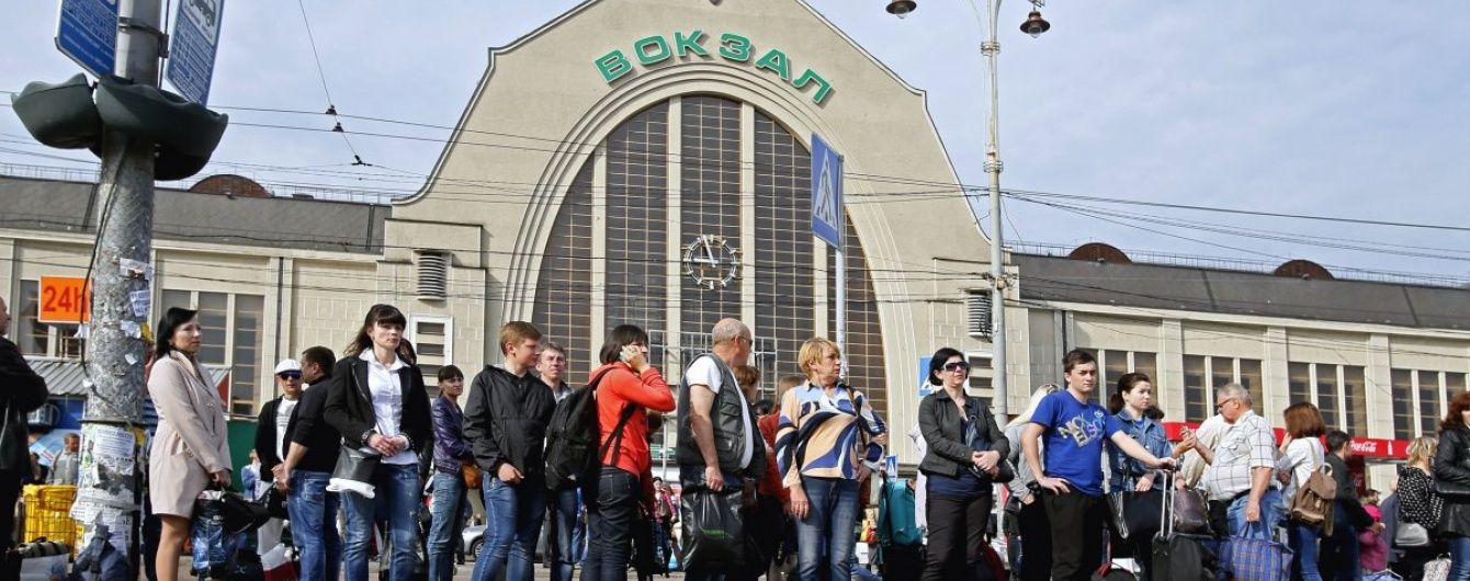 У Києві з Центрального залізничного вокзалу через "замінування" евакуювали понад тисячу осіб