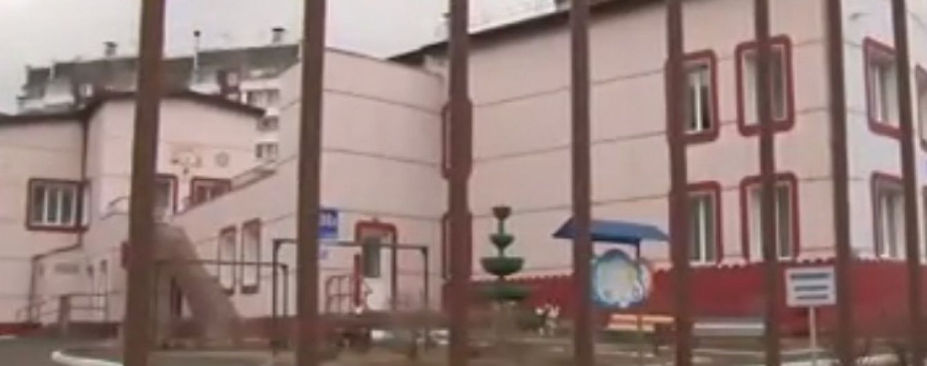 У Росії вихователька дитячого саду змусила дитину мити унітаз