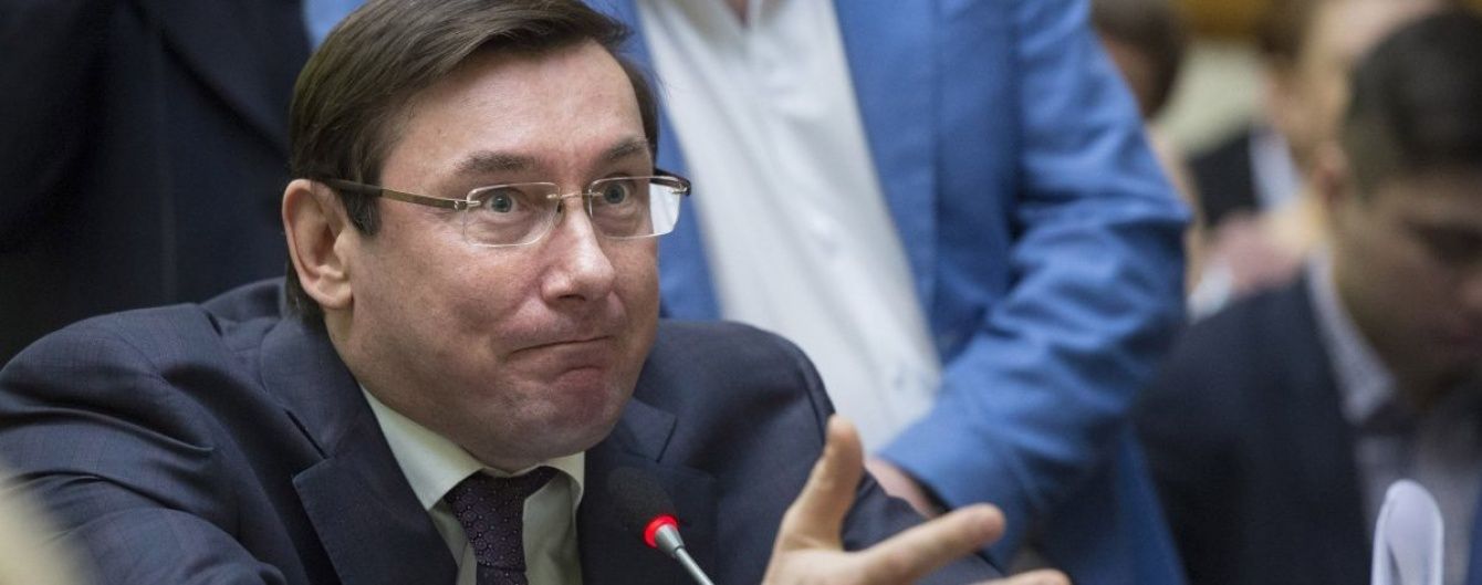 Луценко достроково склав депутатські повноваження