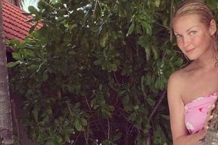 Волочкова у відвертому бікіні зробила фірмовий шпагат