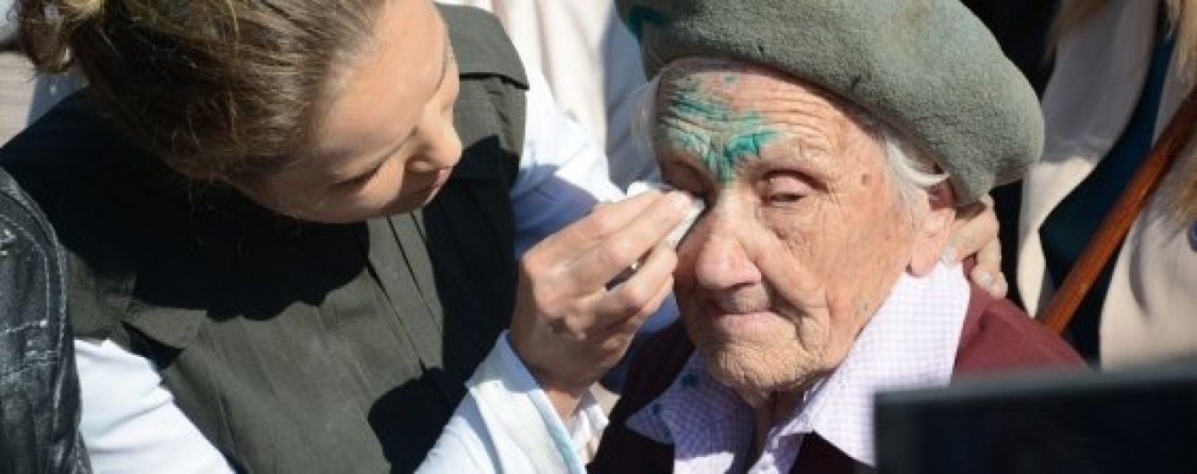 Пробили нове дно. Російські ЗМІ "поховали" 91-річну ветеранку, яку облили зеленкою у Слов'янську