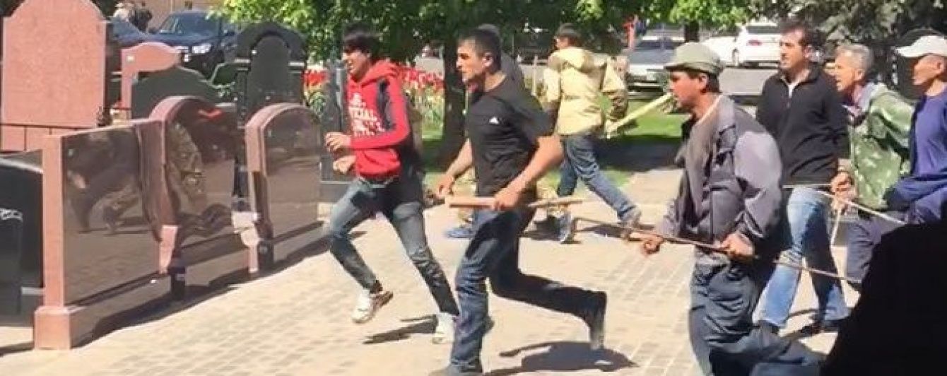 На московському цвинтарі відбулася масова бійка зі стріляниною: є жертви