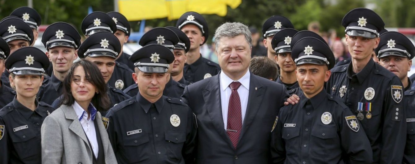 Порошенко поклав особливу місію на нову поліцію Донбасу