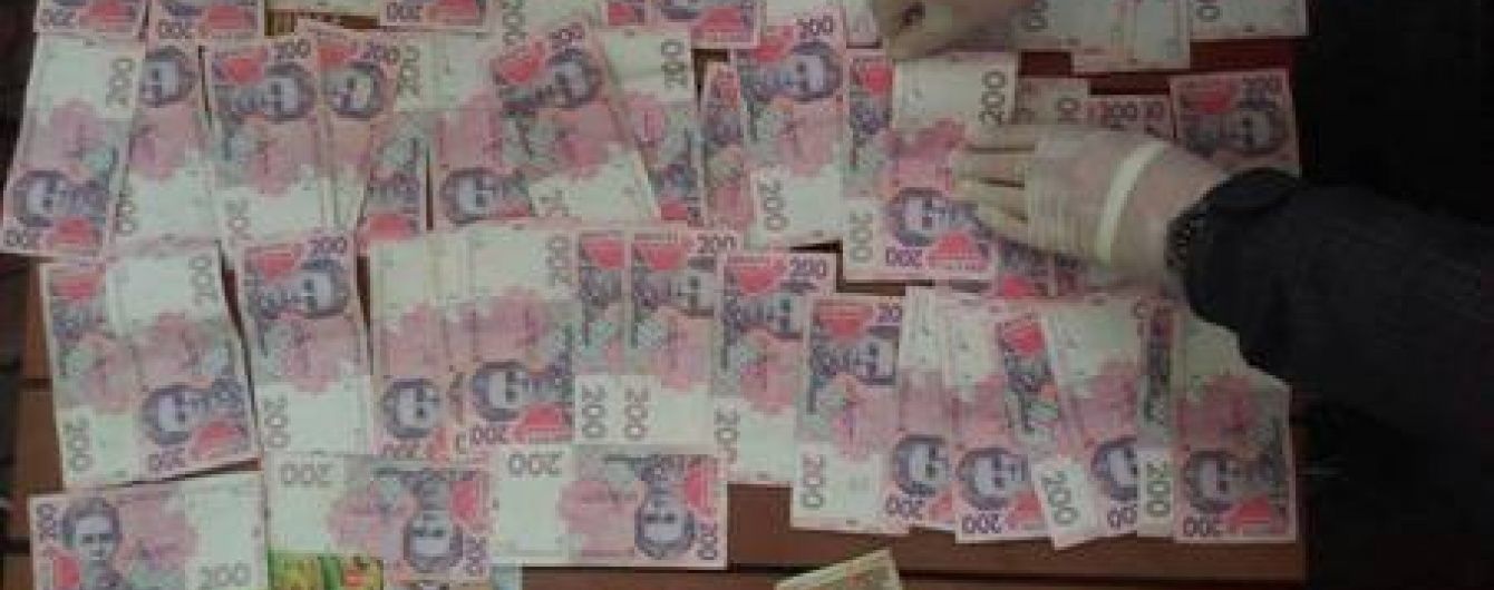 Поліцейські "підпрацьовували" покровителями масажного салону в Івано-Франківську