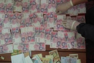 Поліцейські "підпрацьовували" покровителями масажного салону в Івано-Франківську