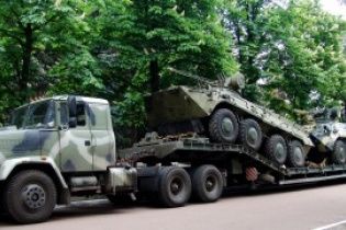"Укроборонпром" передав Нацгвардії першу партію броньованих БТРів