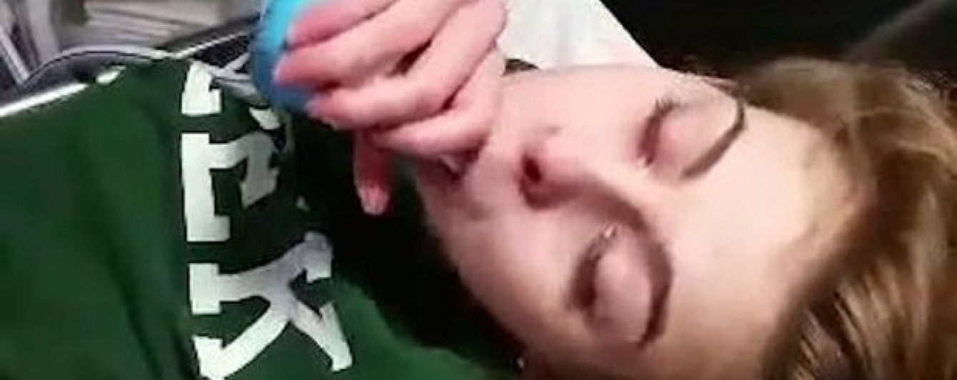 Мати оприлюднила жахливе відео, у якому донька благає про смерть через біль від загадкої хвороби
