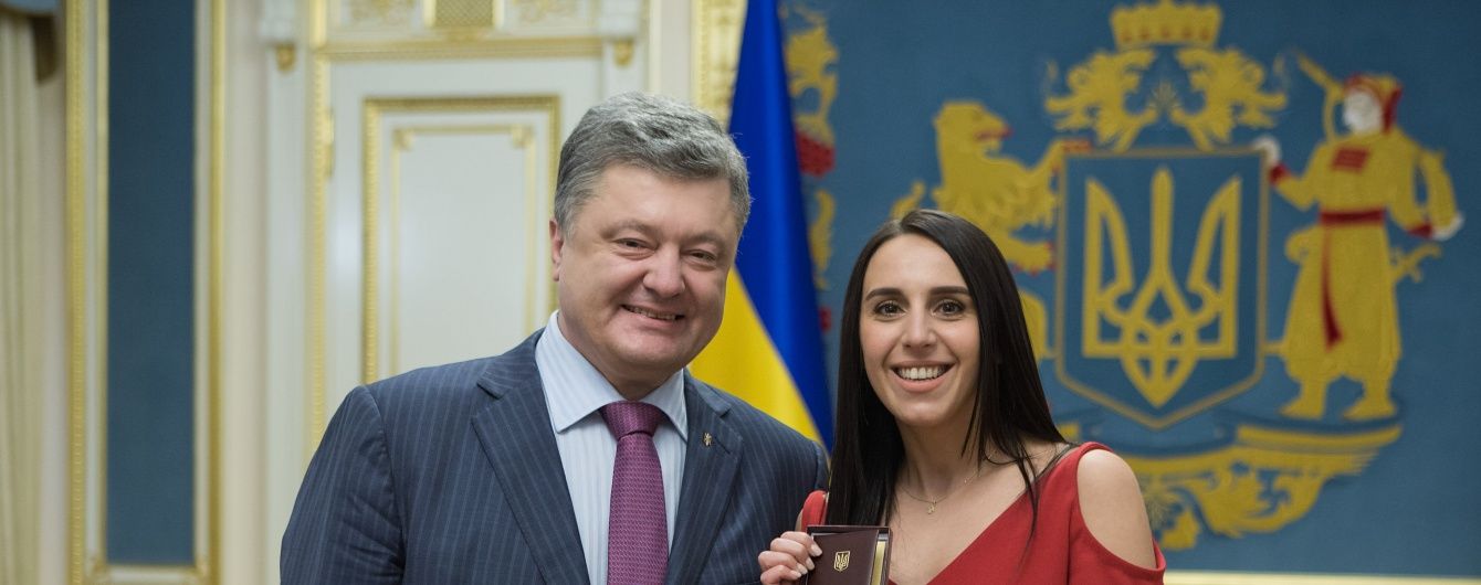 Порошенко розсекретив, як спочатку мала називатися переможна пісня Джамали