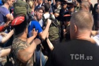 Побиття російських опозиціонерів і скандальне самогубство солдата на Волині. 5 головних новин дня