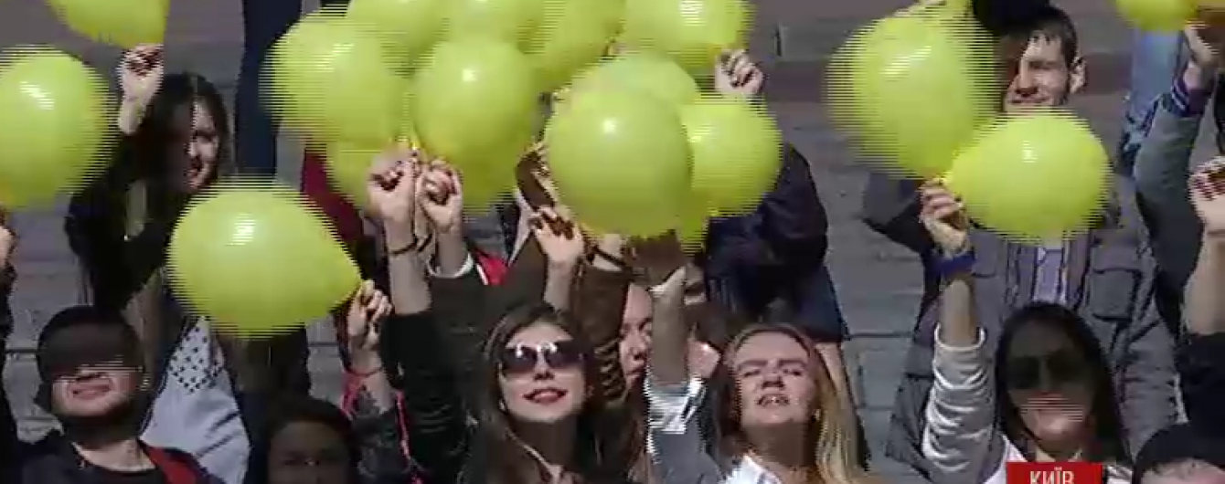 Київські студенти провели видовищний флешмоб на підтримку кримськотатарського народу